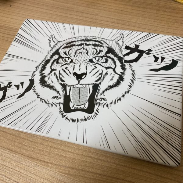 こせいつよすぎる福袋に入ってた虎のプレート