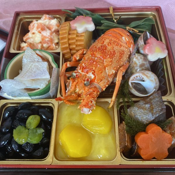 でっかいエビが入ったインパクトある福袋おせち