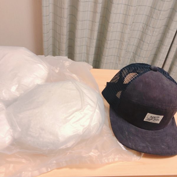 福袋に入っていたクッションとアンティークな感じの帽子