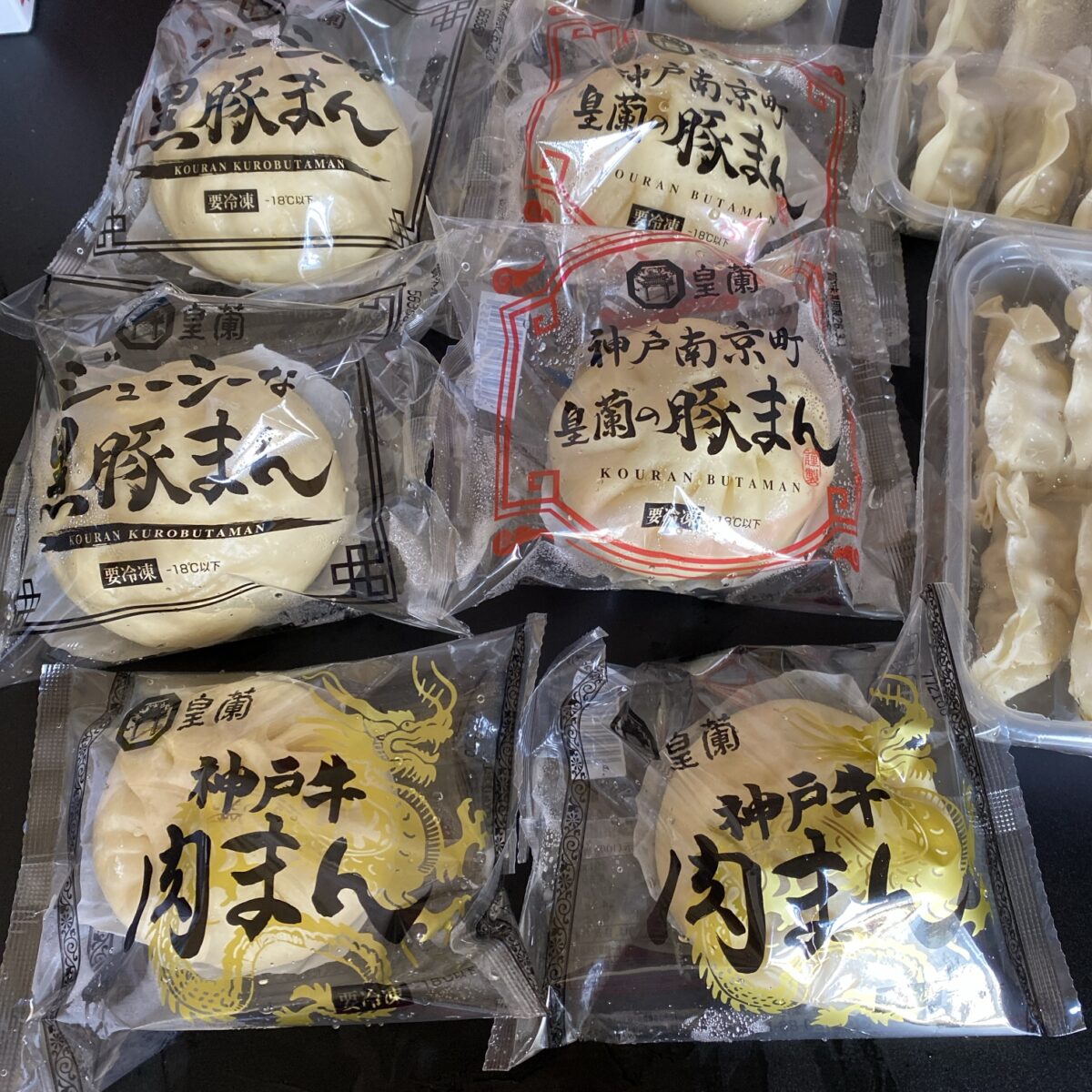 皇蘭の福袋中にはいろんな肉まんが入ってた！