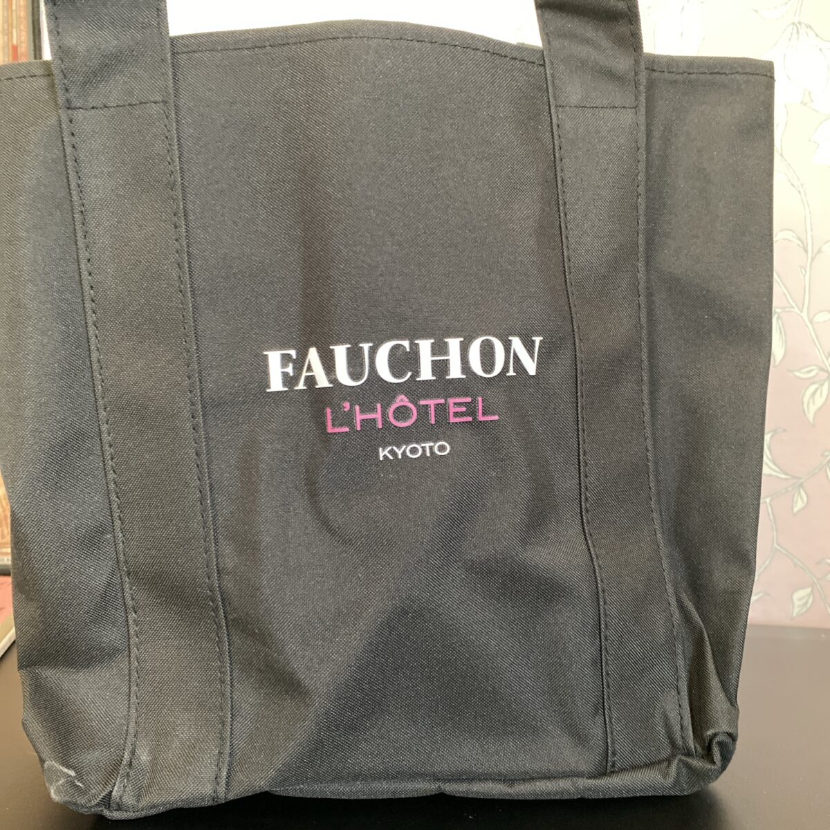 フォッションホテルコラボトートの裏側