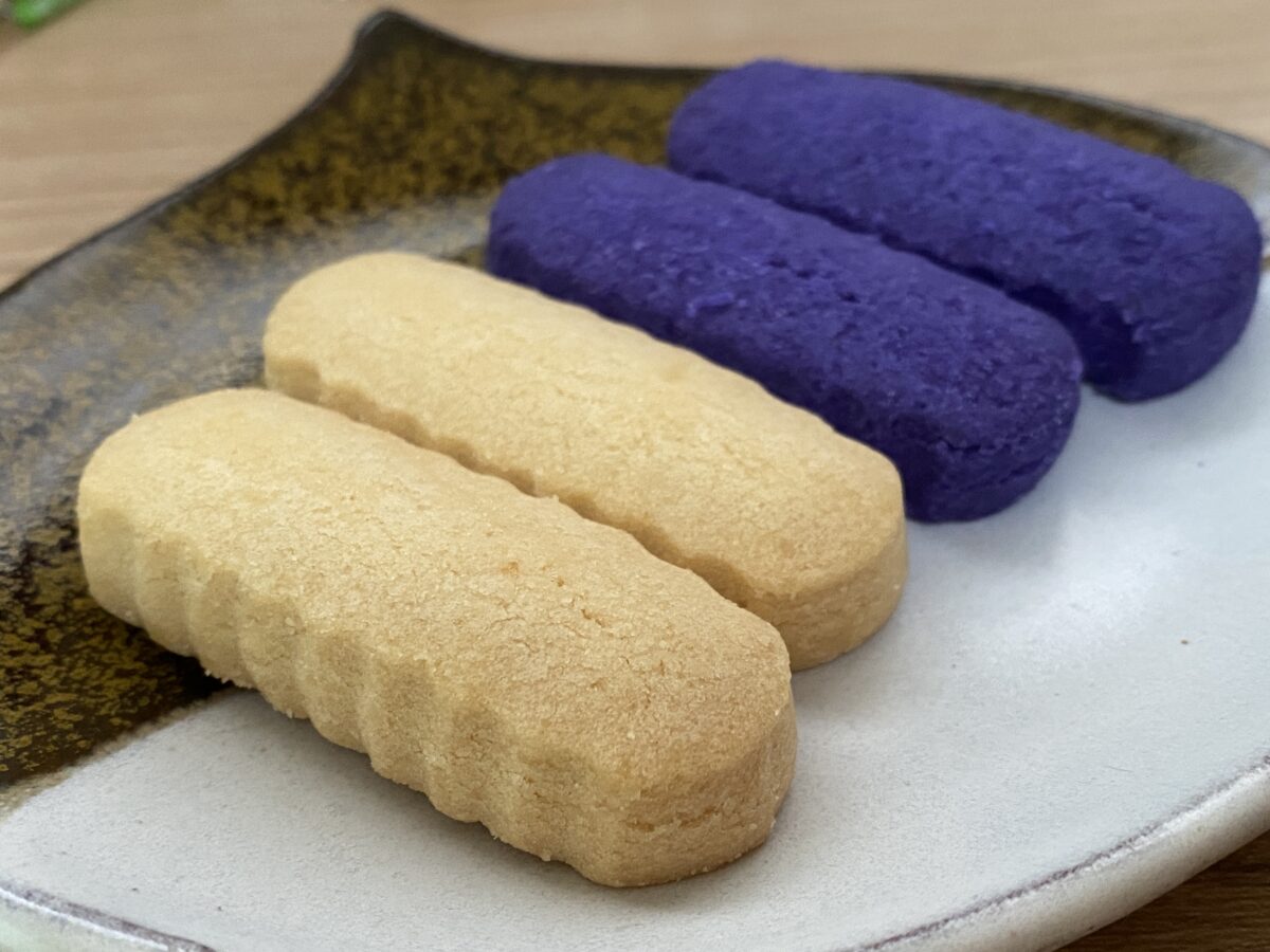 ちんすこうの塩味と紅芋味