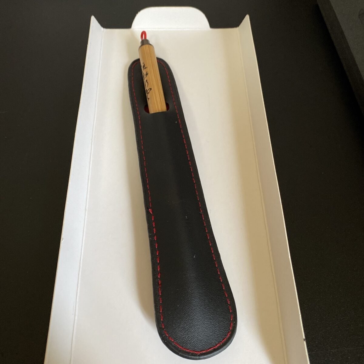 筆に見えるペンにはカバー付き