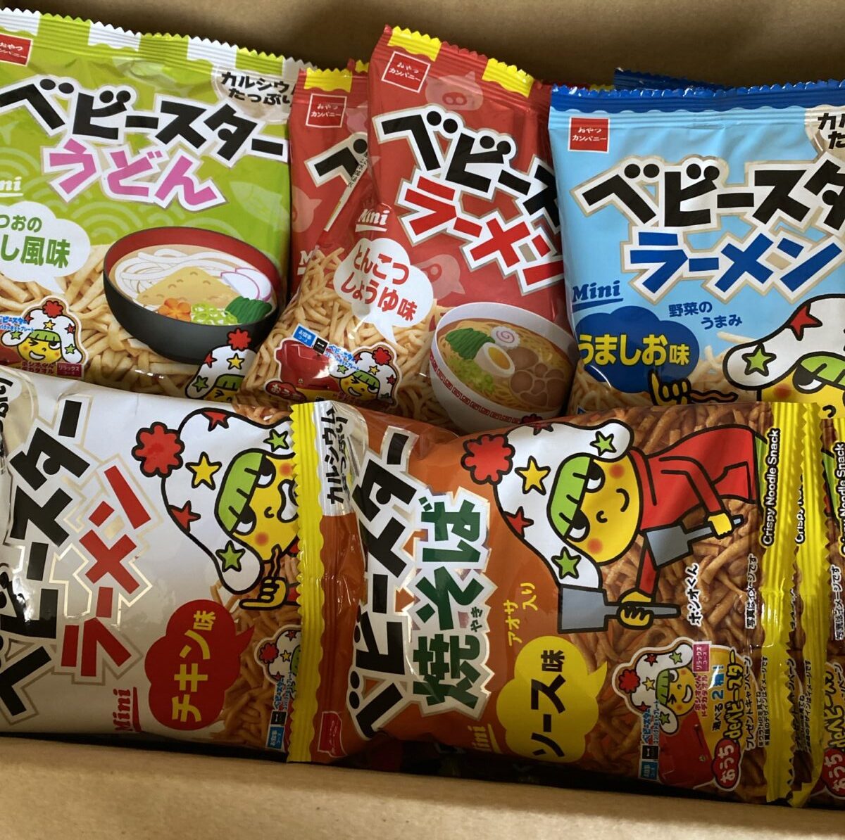 ベビースターラーメンがどっさり入ったアソートボックスhの画像