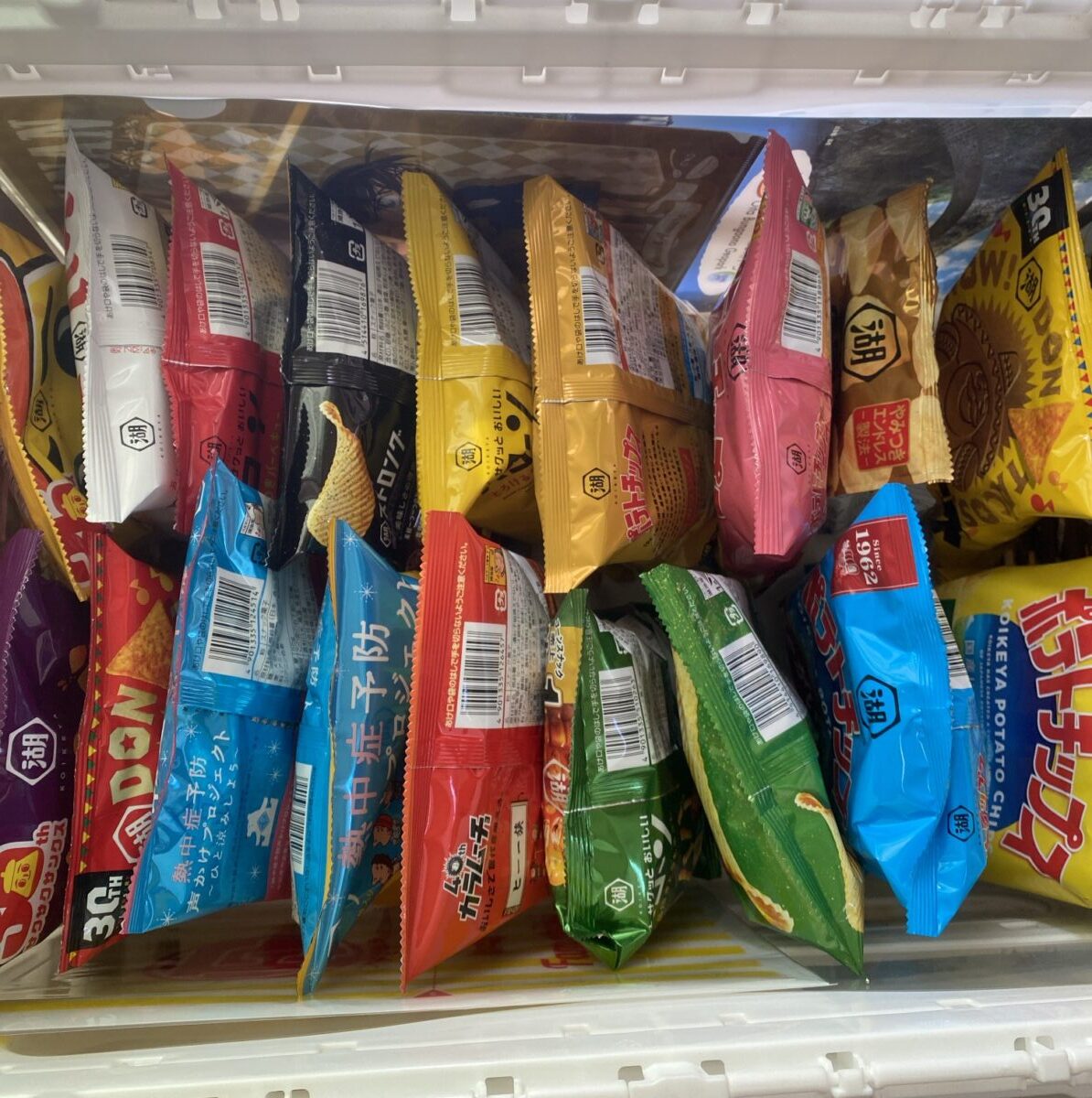 湖池屋オンラインで購入した福袋にたくさん入っていたスナック菓子の画像