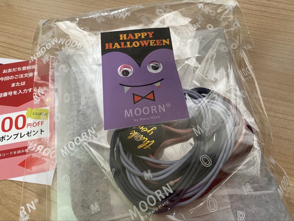 アクセサリーのHaruHaruのヘアゴム福袋、ハロウィンのかわいいシールがついてた
