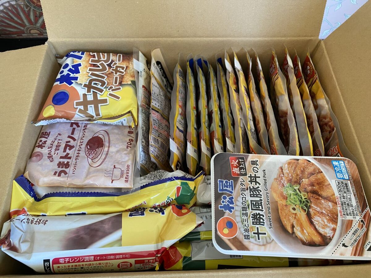 松屋フーズの新春福袋2026年版を早速買ってみた。いろんな冷凍総菜が入った冷凍食品福袋