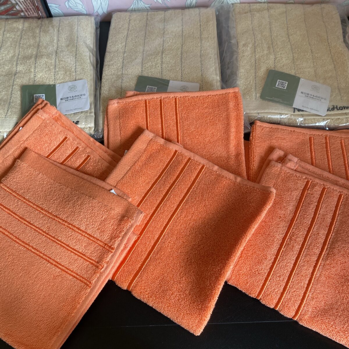 フェイスタオルとハンドタオルが入ってた