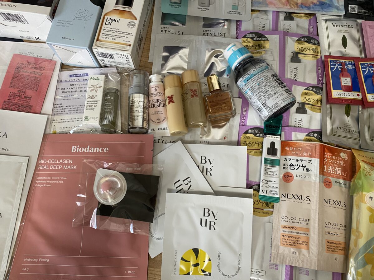 28種の商品が入ったAmazonコレクションBOX「ヒーリングケアセット」の中身