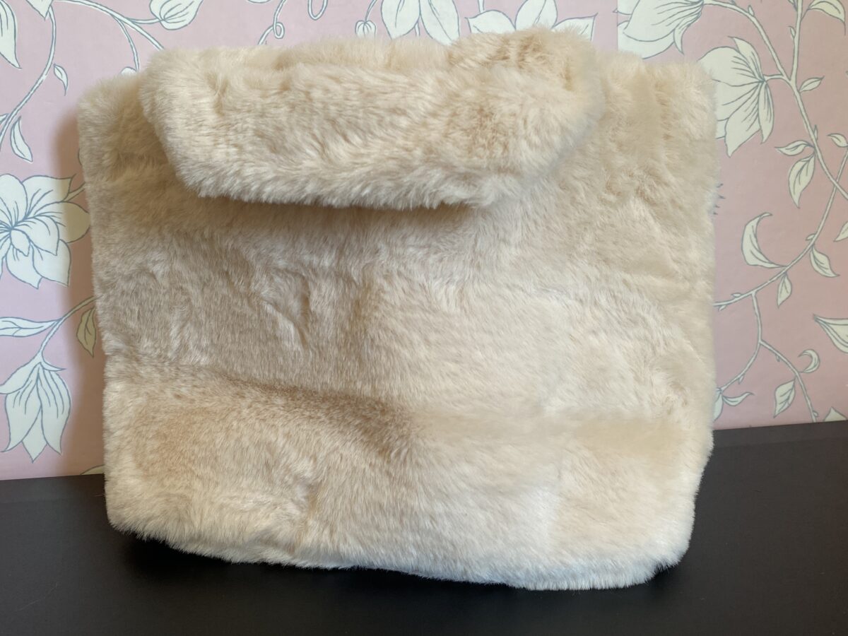 後ろはシンプル