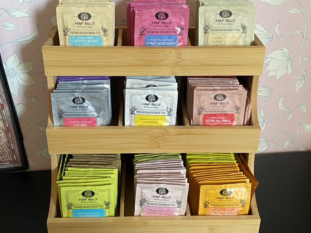 ルイボスティを収納した棚