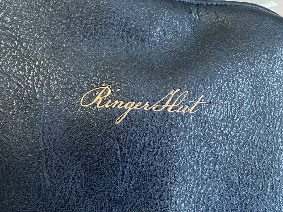 バッグに記載されているロゴ