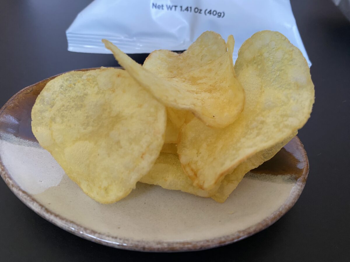 キャビア味がするらしいポテチ食べてみた