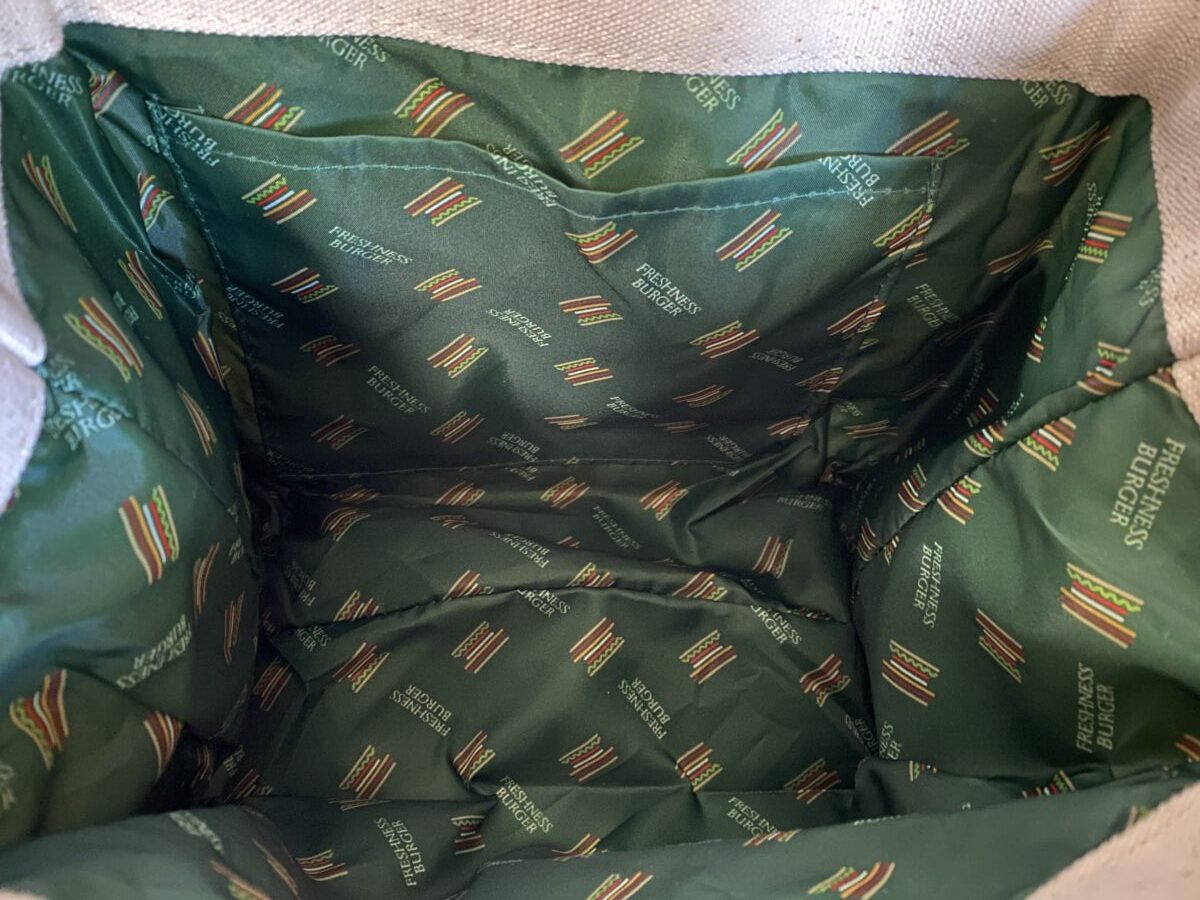 フレッシュネスバーガー福袋のトートには内側にもポケットついてた
