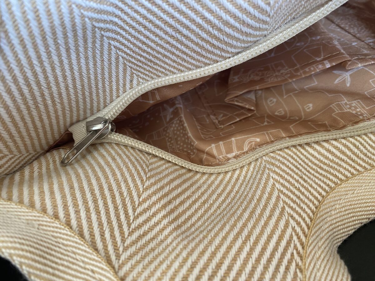 トートバッグにはファスナーもついてた