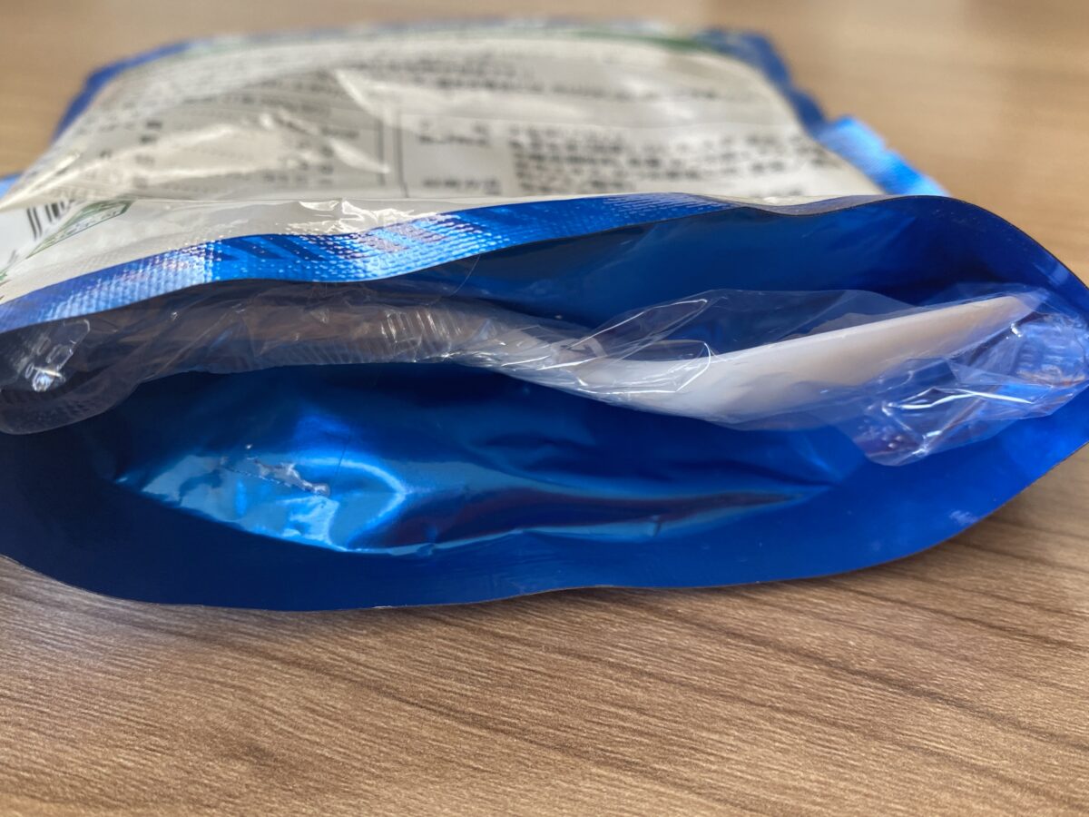 非常食福袋に入ってた海の幸ごはんは底にスプーンがついてる