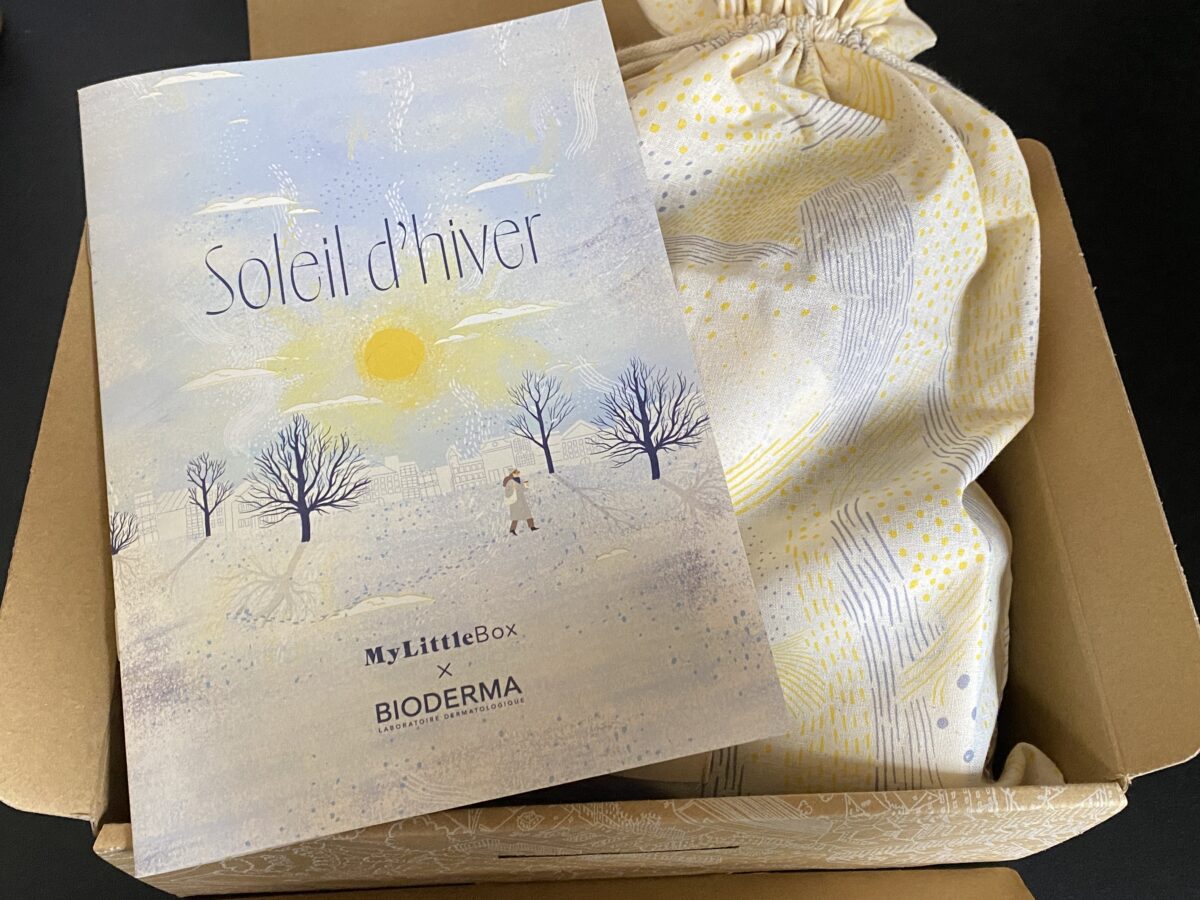 巾着と説明書が入ったマイリトルボックス2月号ビオデルマコラボ回