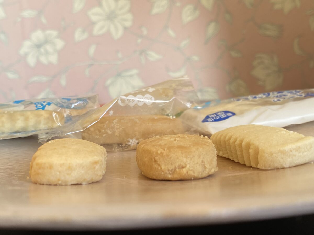 塩ちんすこうの厚みはメーカーによって全然ちがう