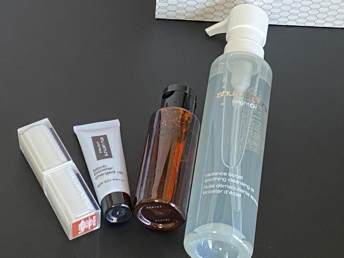 マイリトルボックス3月・4月春の特大号に入っていたシュウ・ウエムラのコスメたち