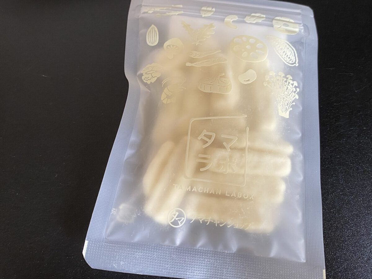 ホワイトチョコがコーティングされたタマチャンショップのサクまいも