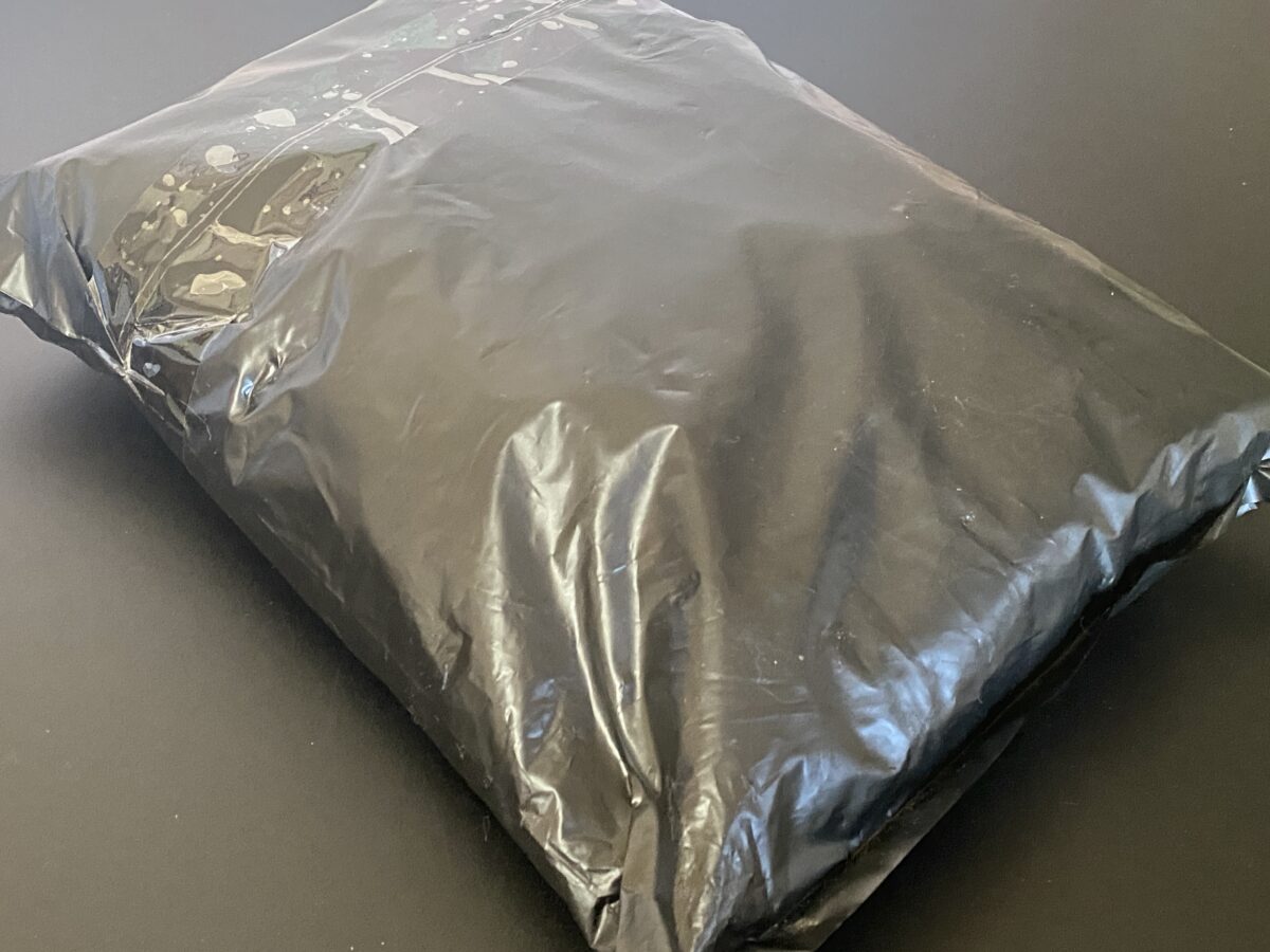 メンズ福袋をアーケードで購入。福袋が黒い袋で届いた