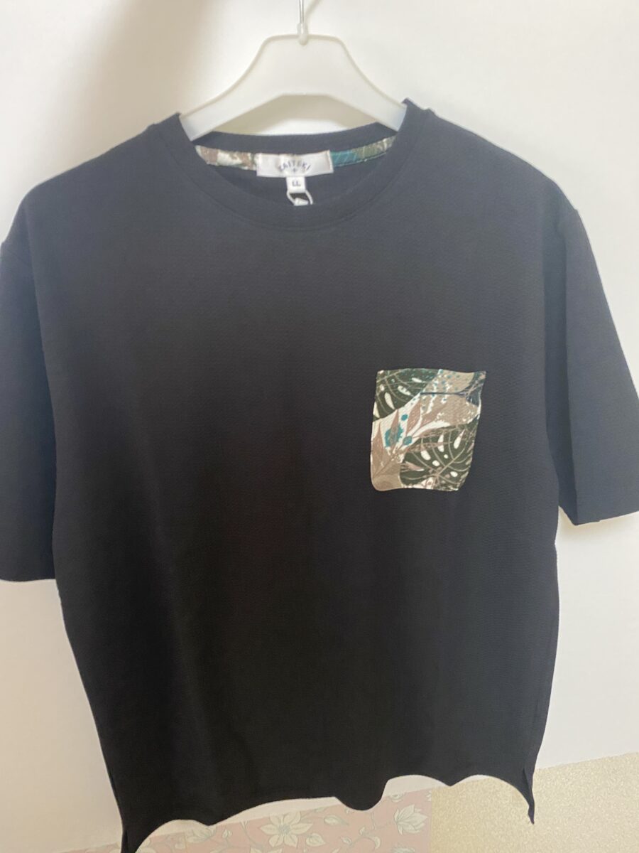 ポケットがちょっと派手なTシャツが福袋にはいってた