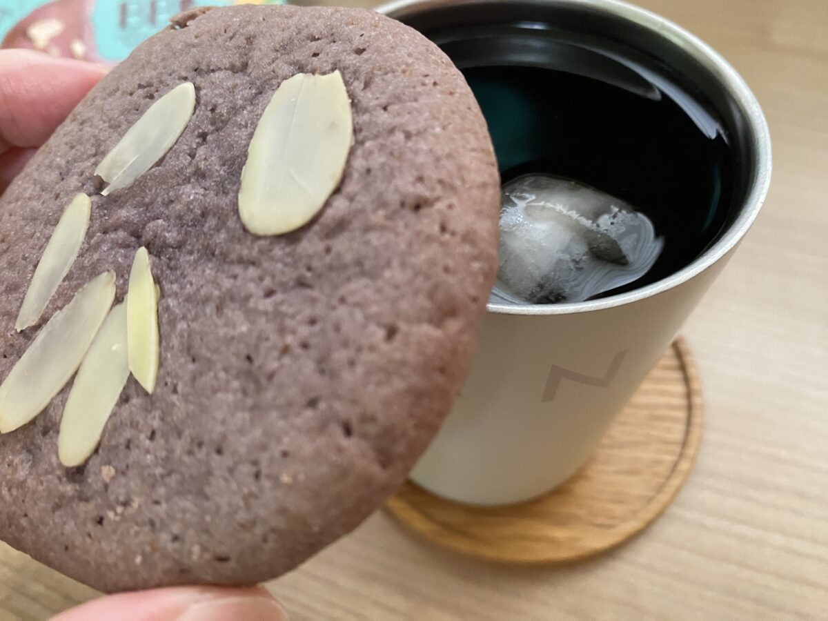 イニックコーヒーとペアリングおやつのブルーベリークッキー