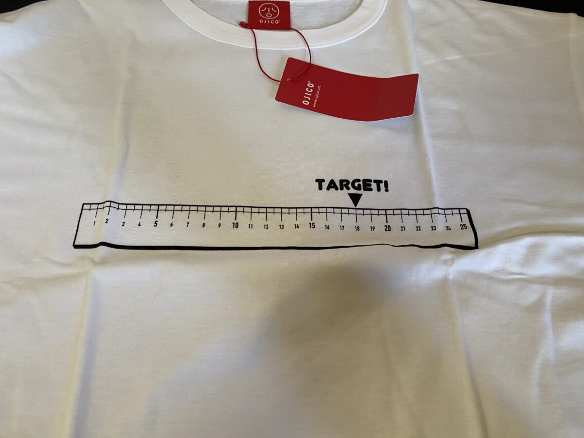 ものさしが描かれているヘラクレスオオカブトのTシャツ