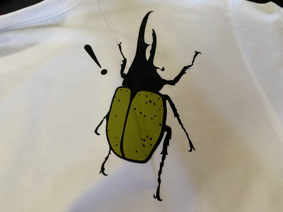 男児のあこがれヘラクレスオオカブトが描かれたtシャツ